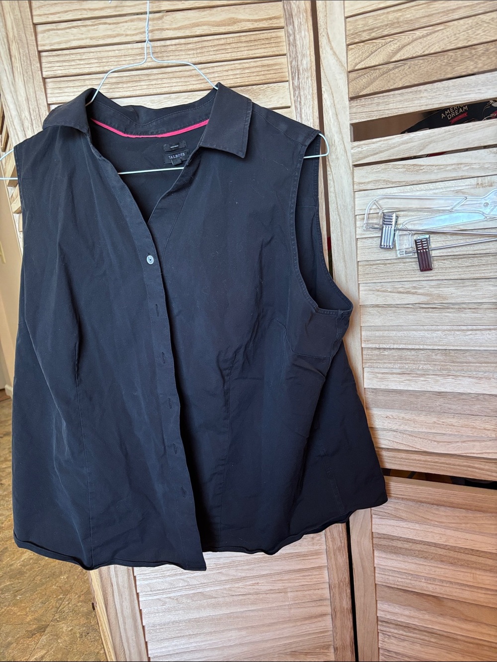 Talbots Black Sleeveless Button-Down Shirt 22WP